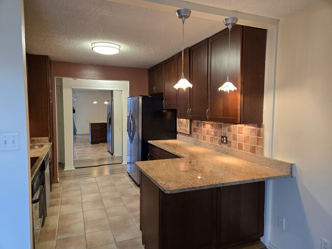 Building Photo - 2311 Pimmit Dr