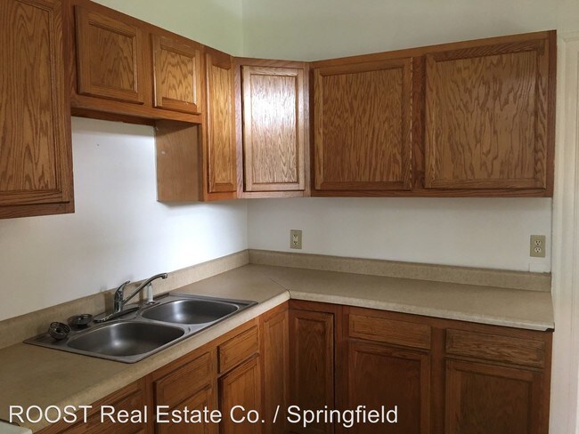 Building Photo - 1 br, 1 bath House - 135 E Pleasant Street