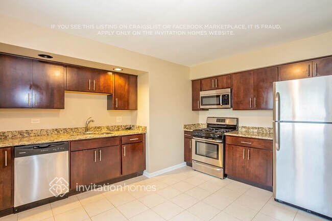 Foto del edificio - 16460 Roy St