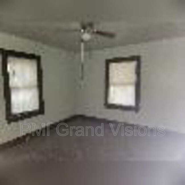 Building Photo - 2055 E Prairie Ave