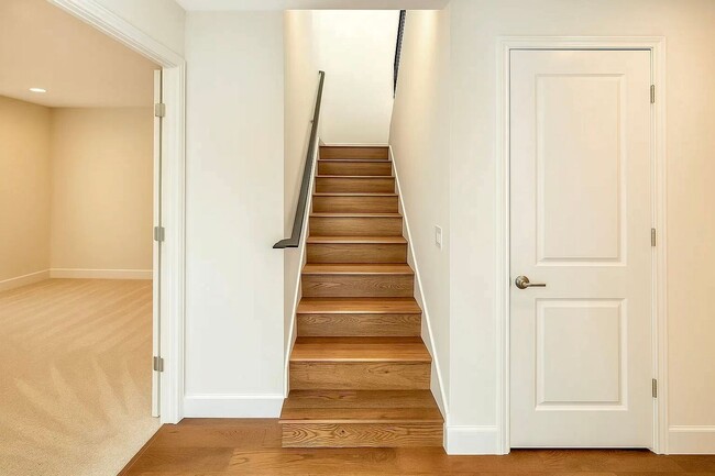 Building Photo - Rare 4-Bedroom Find in Redondo Beach