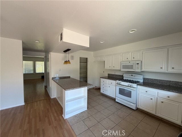Building Photo - 623 Briarwood Ln