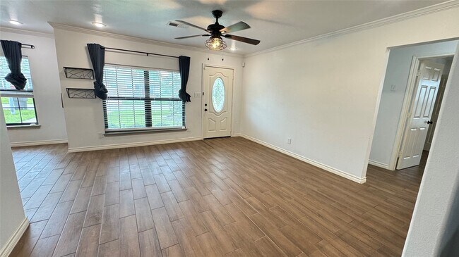 Building Photo - 221 Hyta St
