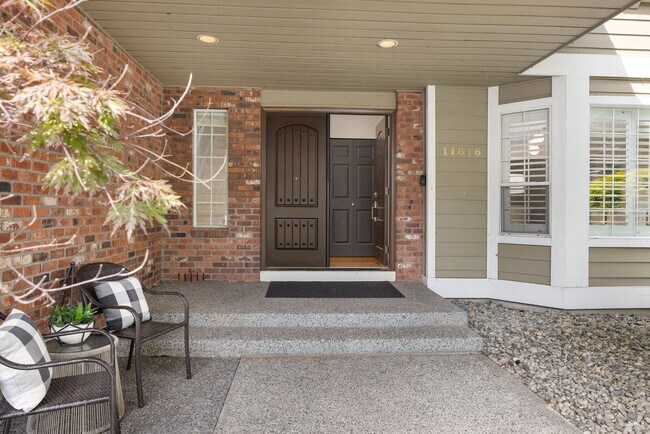 Foto del edificio - Beautiful home with 5 beds, 3.5 baths for ...