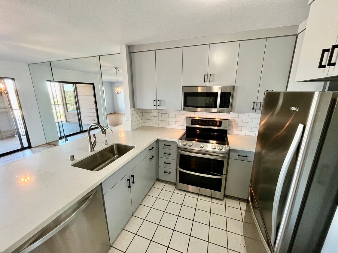 Primary Photo - Beautiful 3B 2BA Condo in San Diego