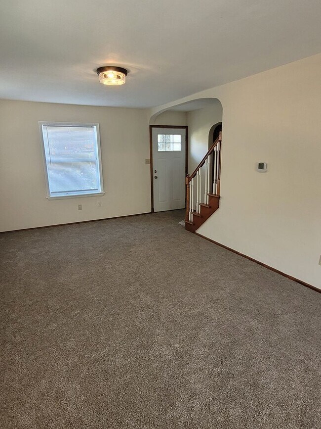 Building Photo - 3 bd, 2 ba house in east campus across from Boone Hospital, walk to campus and downtown, great sh...