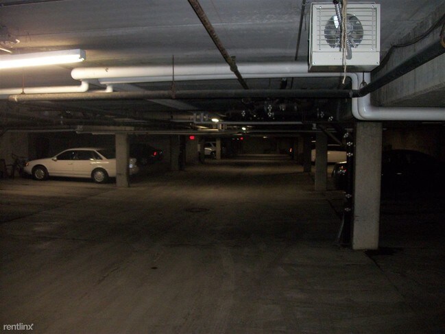 Foto del edificio - 7900 Harwood Ave