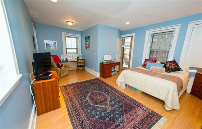 Foto del edificio - Truly the best 3 bed in Allston!!