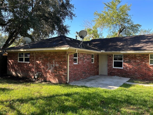 Building Photo - 2311 Willow Blvd