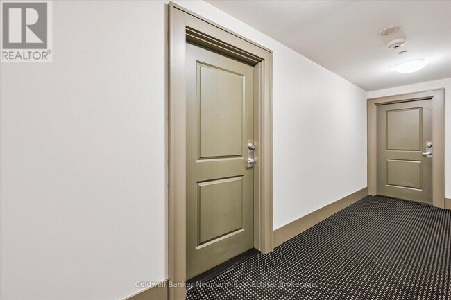 Building Photo - 160-1160 Macdonell St