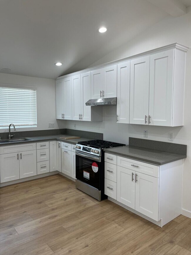 1111 Ohio Ave Unit 1111 B, Long Beach, CA 90804 Room for Rent in Long Beach, CA