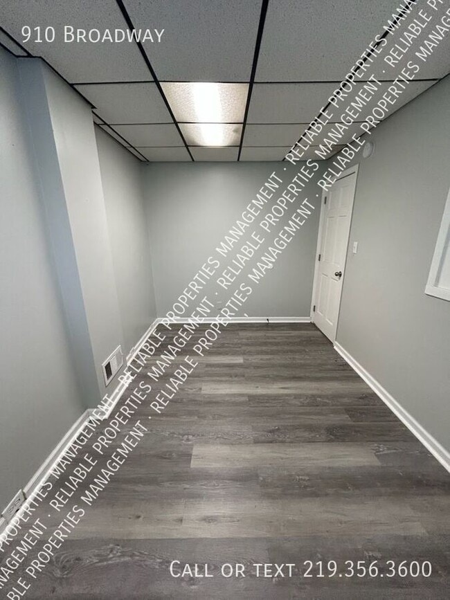 Foto del edificio - 910 Broadway-
