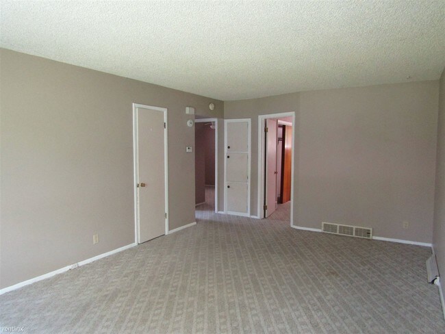 Building Photo - 4 br, 1 bath Apartment - 230 Smelter Ave NW