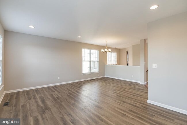 Building Photo - 9240 Cascade Falls Dr