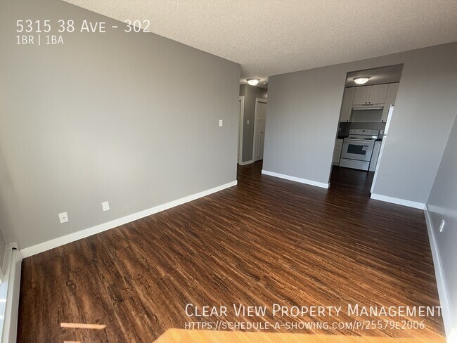 Photo du bâtiment - ? Beautifully Renovated One-Bedroom Suite in Taber Manor!