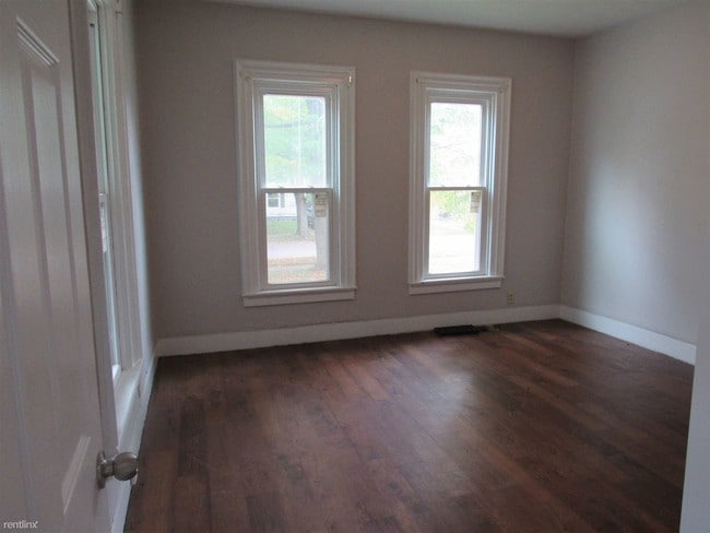 Building Photo - 2 br, 1 bath  - 527 N State St