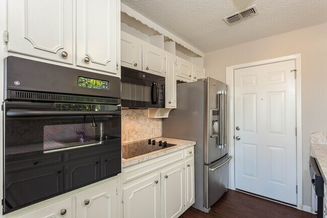 Building Photo - 6053 Herschel Dr