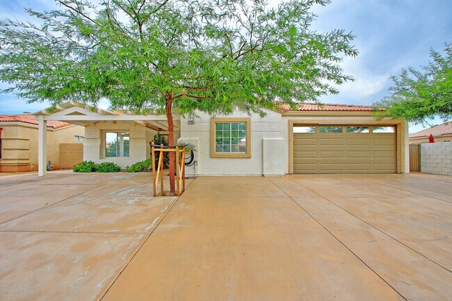 Building Photo - 81093 Pindo Dr