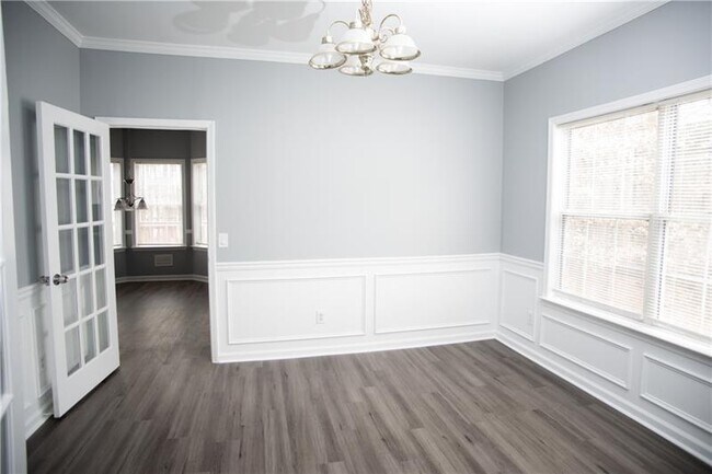 Building Photo - 560 Victoria Station Blvd NE