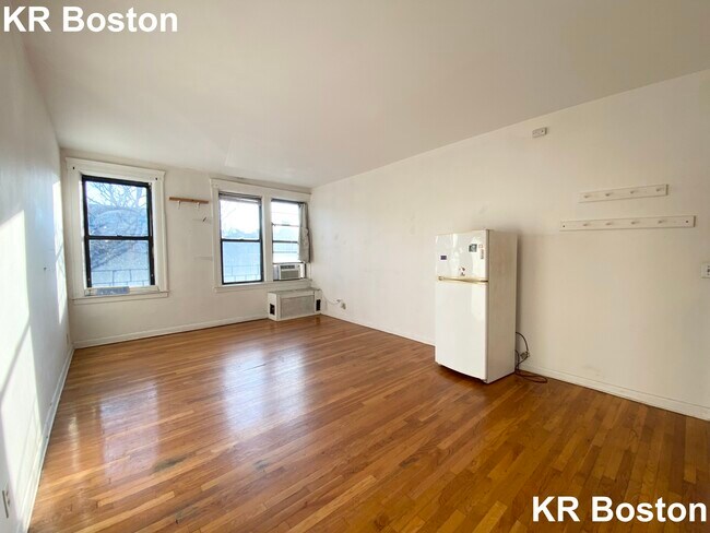 Building Photo - 153 Brighton Ave