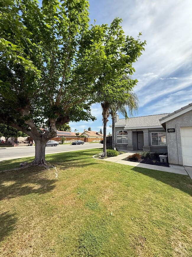 Building Photo - CHARMING 2-Bed, Office, & 2-Bath POOL HOME!