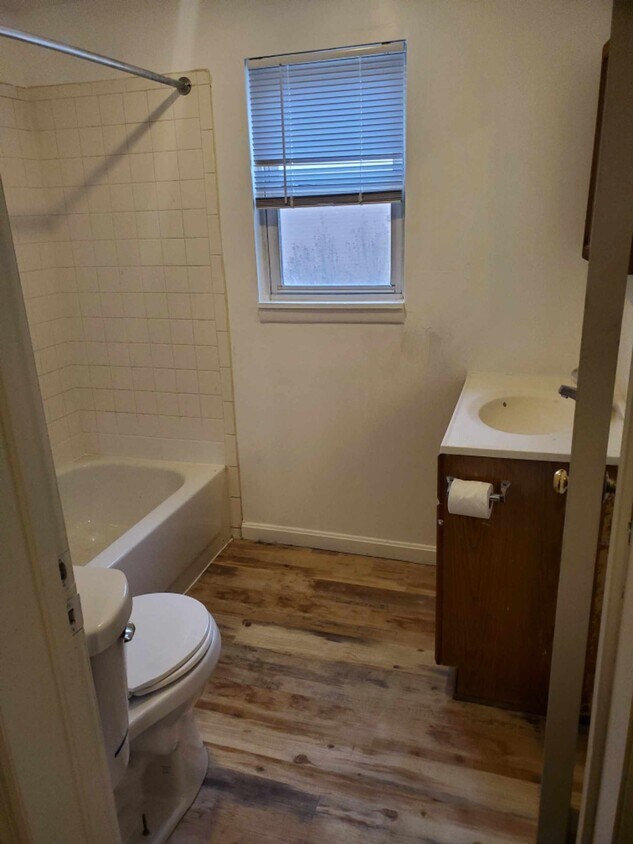 Bathroom - 1620 May St