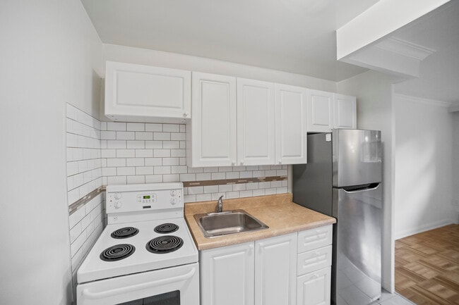 Building Photo - 165 Balliol