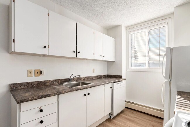 Photo du bâtiment - Elkwater Apartments