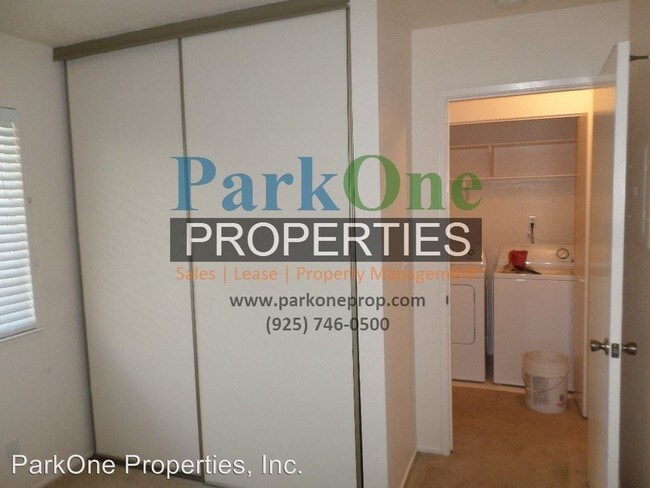 Building Photo - 3 br, 2 bath House - 1651 Gladiolus Ct