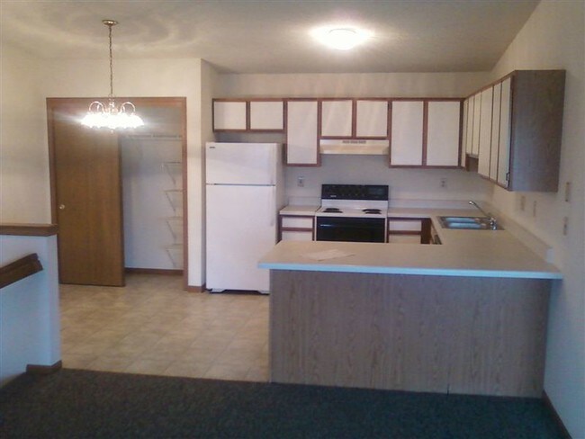 Building Photo - 5551 Edgewater Ct
