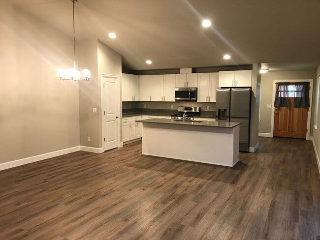 Building Photo - Newer Construction with High End Finishes