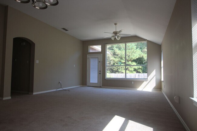 Foto del edificio - Available! Beautiful 3 bedroom 2 bathroom ...