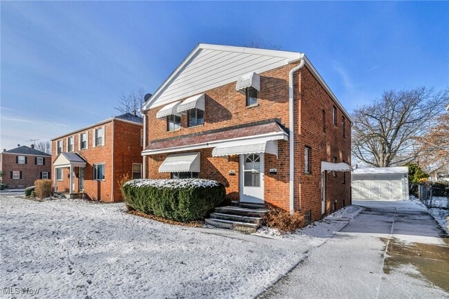 Foto del edificio - 422 E 222nd St