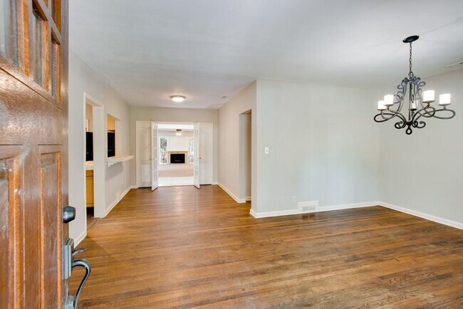 Building Photo - 1243 Spring Valley Ln NE