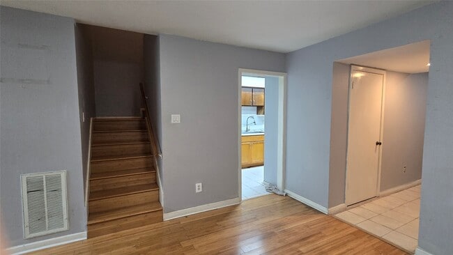 Foto del edificio - 7913 Grove Ridge Dr