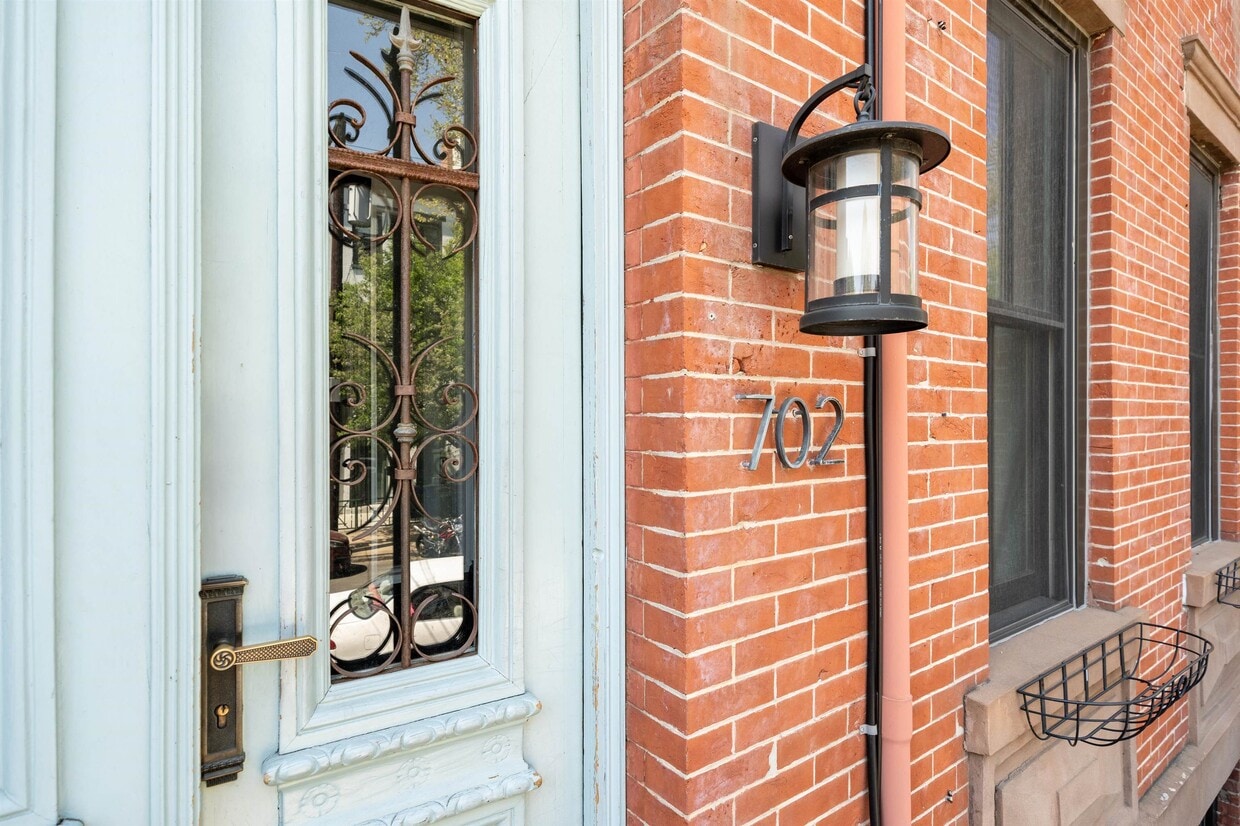 Primary Photo - 702 Bloomfield St