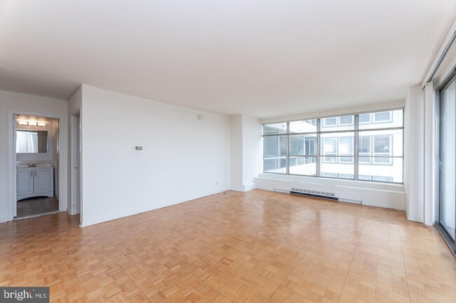 Building Photo - 224-30 W Rittenhouse Square