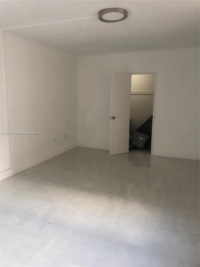 Foto del edificio - 10185 Collins Ave