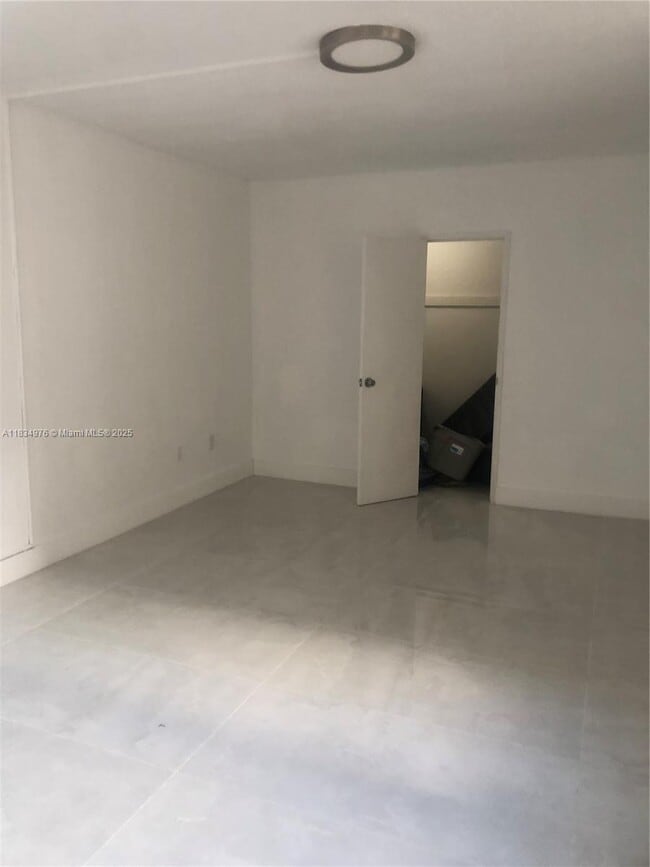 Building Photo - 10185 Collins Ave