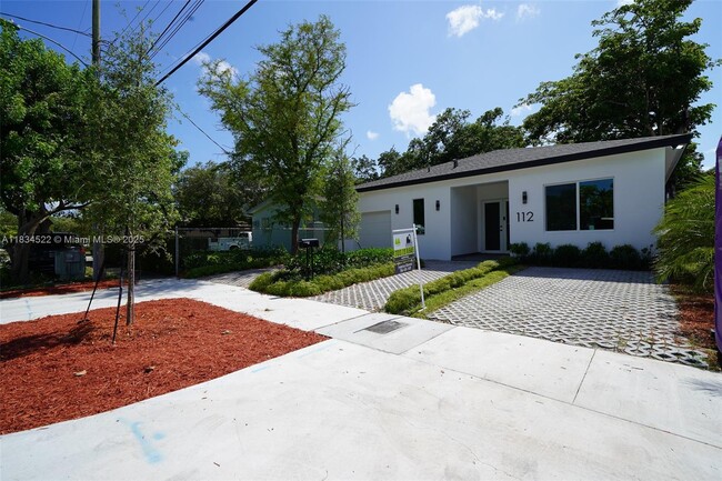 Building Photo - 112 NW 24th Ct