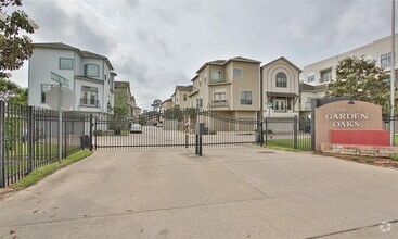 Building Photo - 908 Garden Oaks Terrace