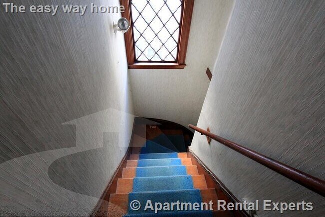 Foto del edificio - 92 Rogers Ave