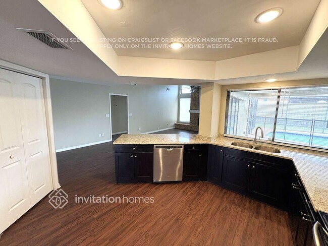Foto del edificio - 1207 Sandalwood Dr