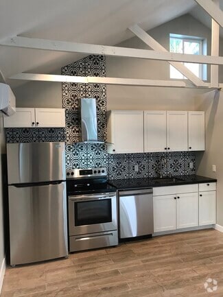 Building Photo - 706 Vale View Dr