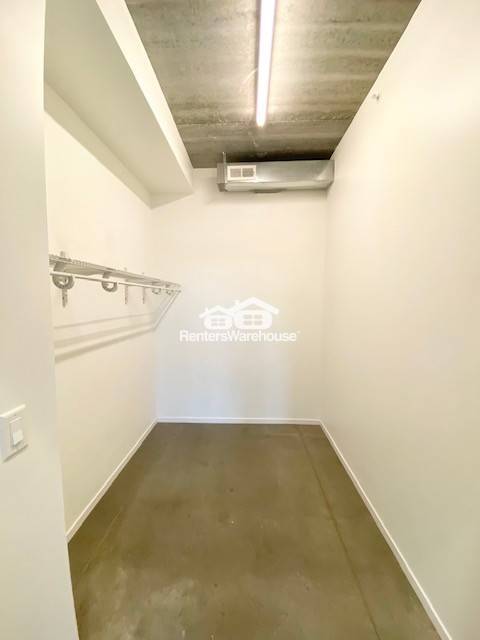 Foto del edificio - 350 E Locust St