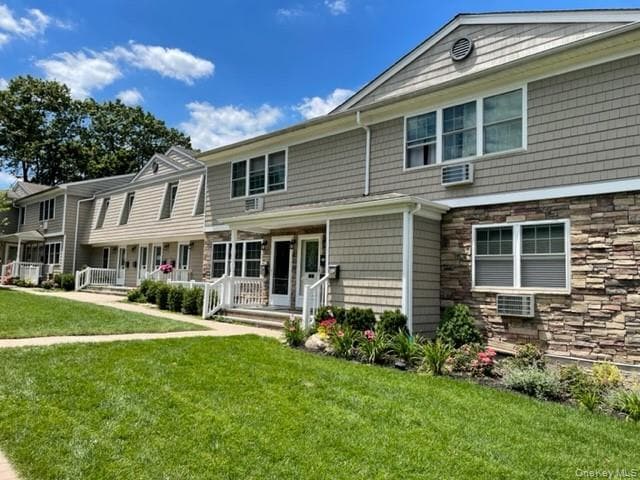 Building Photo - 65 Fairfield Way