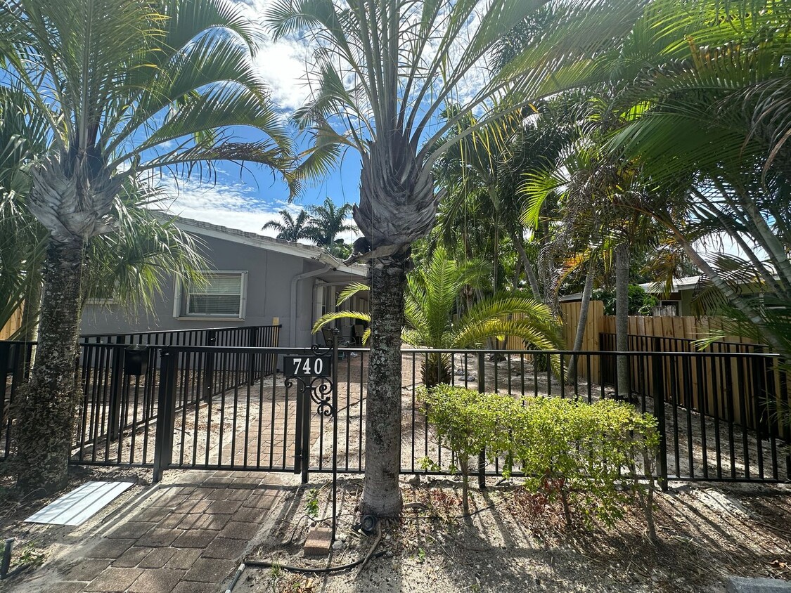 Photo - 740 NE 37th St
