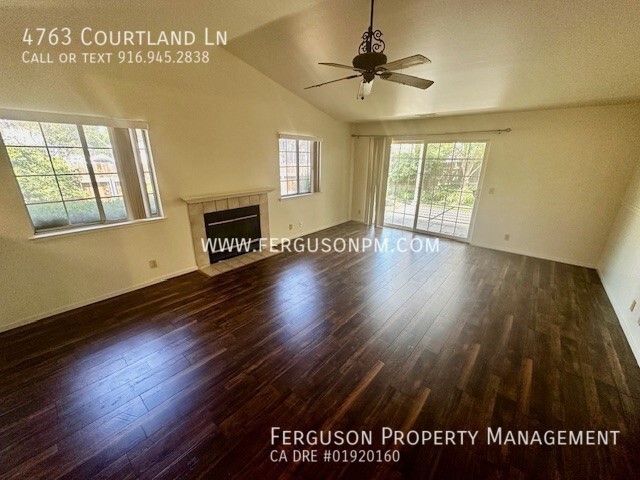 Building Photo - Fantastic Town Home in Carmichael with an ...