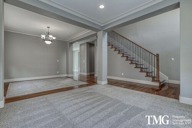 Foto del edificio - Large Pet Friendly 3 bed 2.5 bath home in ...