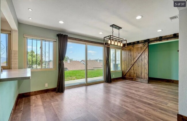 Comedor con vistas al patio y amplia despensa/trastero. - 14787 Caminito Orense Oeste